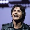"Une offense aux victimes" : ce chanteur français accusé de viols sur mineurs continue de faire des concerts et ça crée la polémique