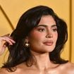 "Tous seins dehors" : Kylie Jenner regrette ce look très controversé et son "décolleté trop plongeant"