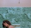 Jeanne Dielman, 23, quai du commerce, 1080 Bruxelles de la grande cinéaste belge, lesbienne et féministe Chantal Akerman. C'est le récit quasi documentaire, en plans séquences, d'une femme au foyer embourbée dans l'ennui. Trois heures de naturalisme qui s'exercent à saisir, avec un art du cadrage admirable, la condition féminine, cloisonnée entre quatre murs. Et ce, sous l'incarnation d'une actrice légendaire : Delphine Seyrig.
